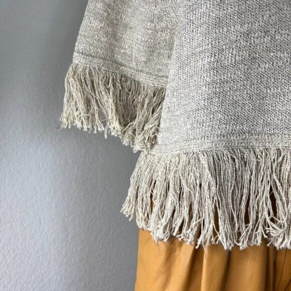 Creatures of Comfort Fringe V Neck Sweater Kendall Jenner - Picture 3 of 10